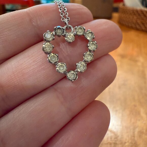 Rhinestone heart pendant on silver tone chain - Picture 5 of 5